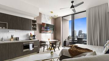 1 habitación, escritorio, tabla de planchar con plancha y wifi gratis