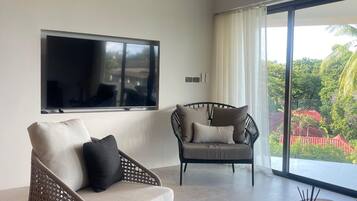 Penthouse Seaview 2Bedrooms 4th Floor | Living area | Smart TV