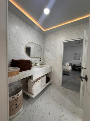 Deluxe Garden Suite 2 Bedrooms 1st Floor | Bathroom