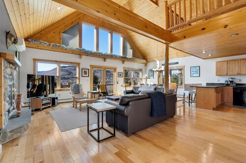 Snow Cap- Chalet with Mountain Views