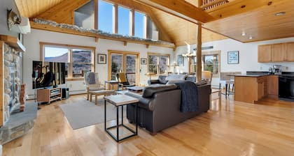 Snow Cap- Chalet with Mountain Views