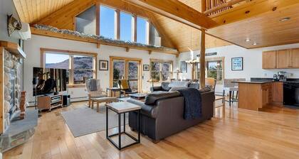 Snow Cap w/ Hot Tub and Fireplace!
