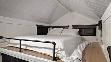 1 bedroom, bed sheets