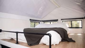 1 bedroom, bed sheets