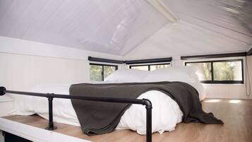 1 bedroom, bed sheets