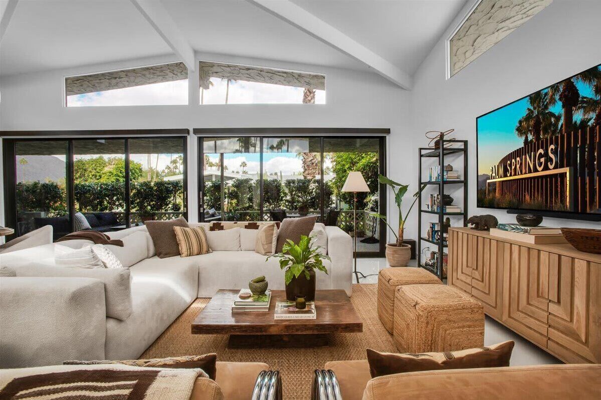 Televisión y oficina 