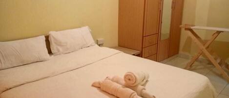 1 bedroom, iron/ironing board