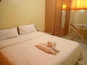 1 bedroom, iron/ironing board