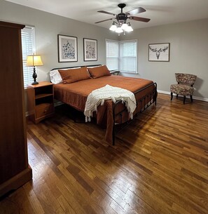 3 室のベッドルーム、アイロン / アイロン台、WiFi (無料)、ベッドシーツ