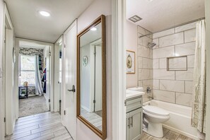 Dutxa, assecador de cabells, tovalloles i sabó 