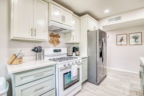 Fridge, microwave, oven, stovetop - Step beyond the ordinary into a meticulously crafted wizarding world — (El Paso)