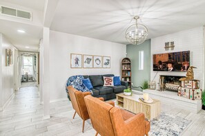 Smart TV, DVD player, books - Step beyond the ordinary into a meticulously crafted wizarding world — (El Paso)