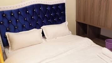 2 bedrooms, iron/ironing board, WiFi