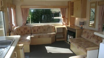 Mobile Home, 2 Bedrooms, Smoking, Patio | Living room
