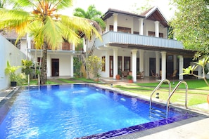 Outdoor pool - Surf Villa (Hikkaduwa)