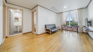 Basic Room, 2 Bedrooms (bongwan 202ho) | 1 bedroom, free WiFi - Gangreung top spa Pension (Gangneung)
