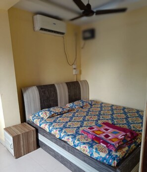 Dobbeltrom – deluxe, byutsikt | Wi-fi (inkludert) og sengetøy