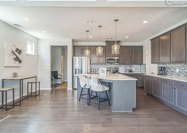 Private kitchen - 3-bedroom Modern Townhome just outside Atlanta (Fairburn)