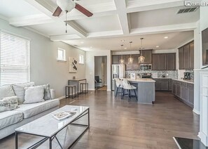 Living area - 3-bedroom Modern Townhome just outside Atlanta (Fairburn)