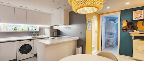 Refrigerador, microondas, horno, lavavajillas