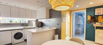 N.4 K-POP stay, Apgujeong Rodeo station, COEX, Resting after plastic surgery