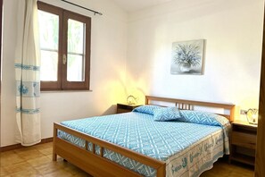 3 habitaciones, tabla de planchar con plancha, wifi y ropa de cama