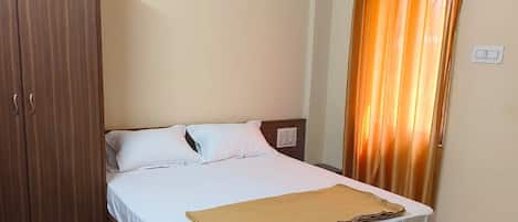 Dobbeltrom – deluxe | Skrivebord, skrivebord for bærbar PC, lydisolert og wi-fi (inkludert)