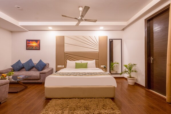 Premium bedding, free WiFi, bed sheets - Vivid Boutique Hotel Medanta (Gurugram)