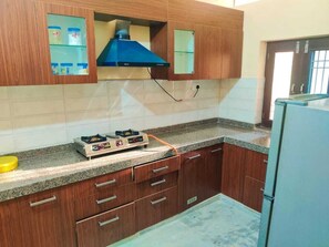 Fridge, oven, stovetop, high chair - Luxurious  3 BHK Independent Urban Retreat Homestay (Jaipur)