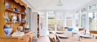 Spacious 4-Bed Seaside Retreat in Selsey
