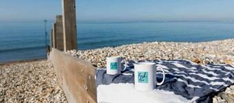 Spacious 4-Bed Seaside Retreat in Selsey