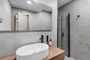 Villa | Bathroom - Apartment Near Beach in Istria (Brtonigla)