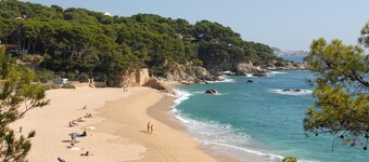 Cozy Glamping Chalet in Palamós With Garden View