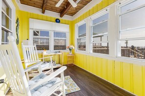 Interior - The Ocean Rose - Classic Dog Friendly Beachfront Gem with Large Sunroom and Outdoor Deck (Oak Island)