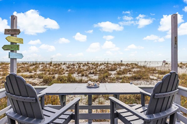 Property grounds - The Ocean Rose - Classic Dog Friendly Beachfront Gem with Large Sunroom and Outdoor Deck (Oak Island)