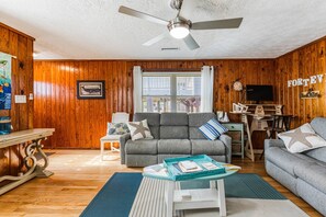 Smart TV, reproductor de DVD, libros y monitor de computadora 