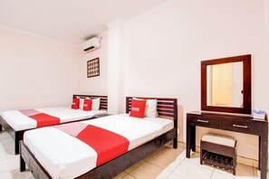 Family Suite | Bed sheets - Collection O Simpang Lima Near Simpang Lima Semarang Formerly Hotel Eben Haezer (Semarang)