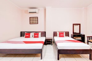 Family Suite | Bed sheets - Collection O Simpang Lima Near Simpang Lima Semarang Formerly Hotel Eben Haezer (Semarang)