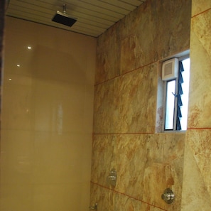 Deluxe Room | Bathroom