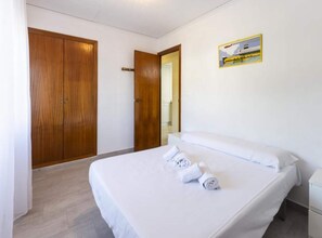 Apartment | 3 bedrooms, bed sheets - Cotton - Apartment In Urbanitzacio Platja D'oliva (Oliva)