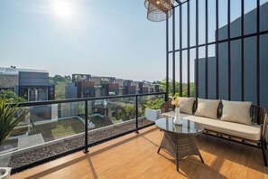 Deluxe Villa, Pool View | Balcony