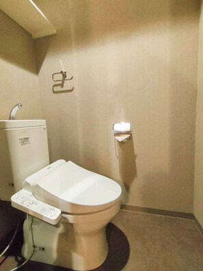 Hair dryer, towels, soap, toilet paper - Incense Ueno Negishi 201 New and clean room, very convenient location. (Taito City)