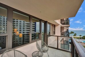 Property grounds - Ocean View Serenity Condo / Beach Service / 915 (Miami Beach)