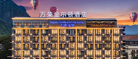 Fassade der Unterkunft – Abend/Nacht