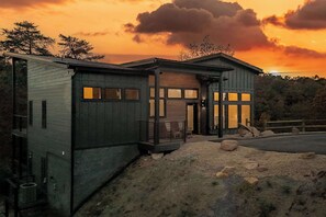 Exterior - Luxury 3 Br Cabin~Indoor Pool~Hot Tub~Fire Pit (Sevierville)