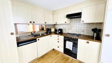 Kühlschrank, Herdplatte, Geschirrspüler