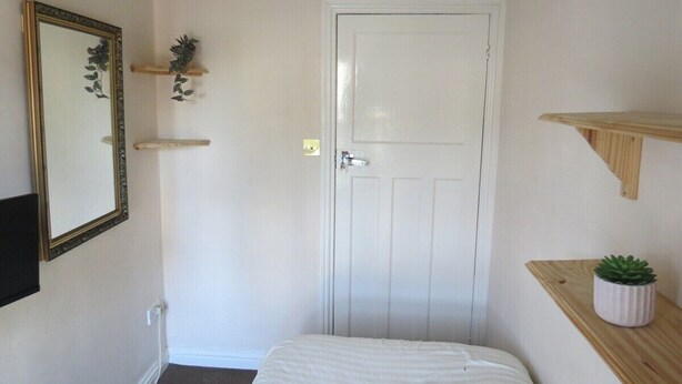 Kamar Single Basic, patio