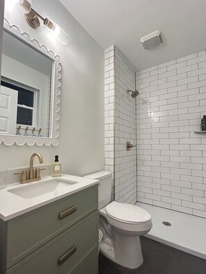 Handtücher, Seife, Toilettenpapier