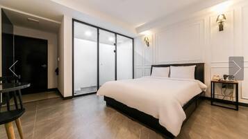 Laptop workspace, free WiFi