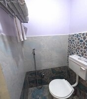 Basic Single Room | Bathroom | Shower, free toiletries, slippers, towels